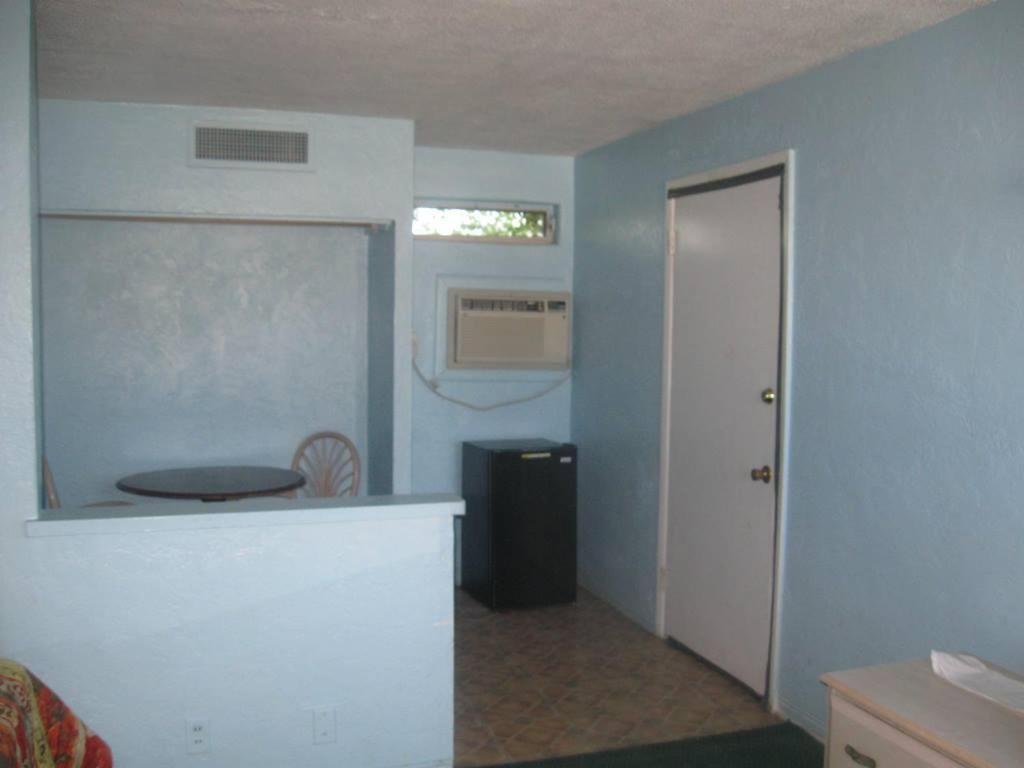 Heritage Inn Daytona Beach Room photo